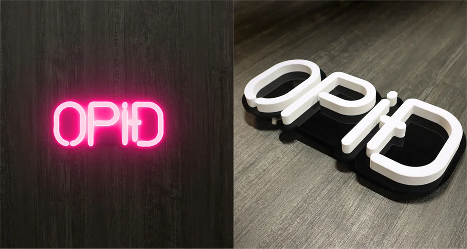LED-skilti með textanum OPIÐ