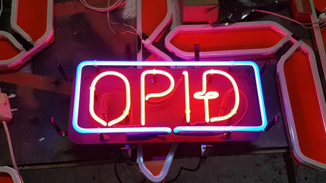 Neonskilti OPIÐ