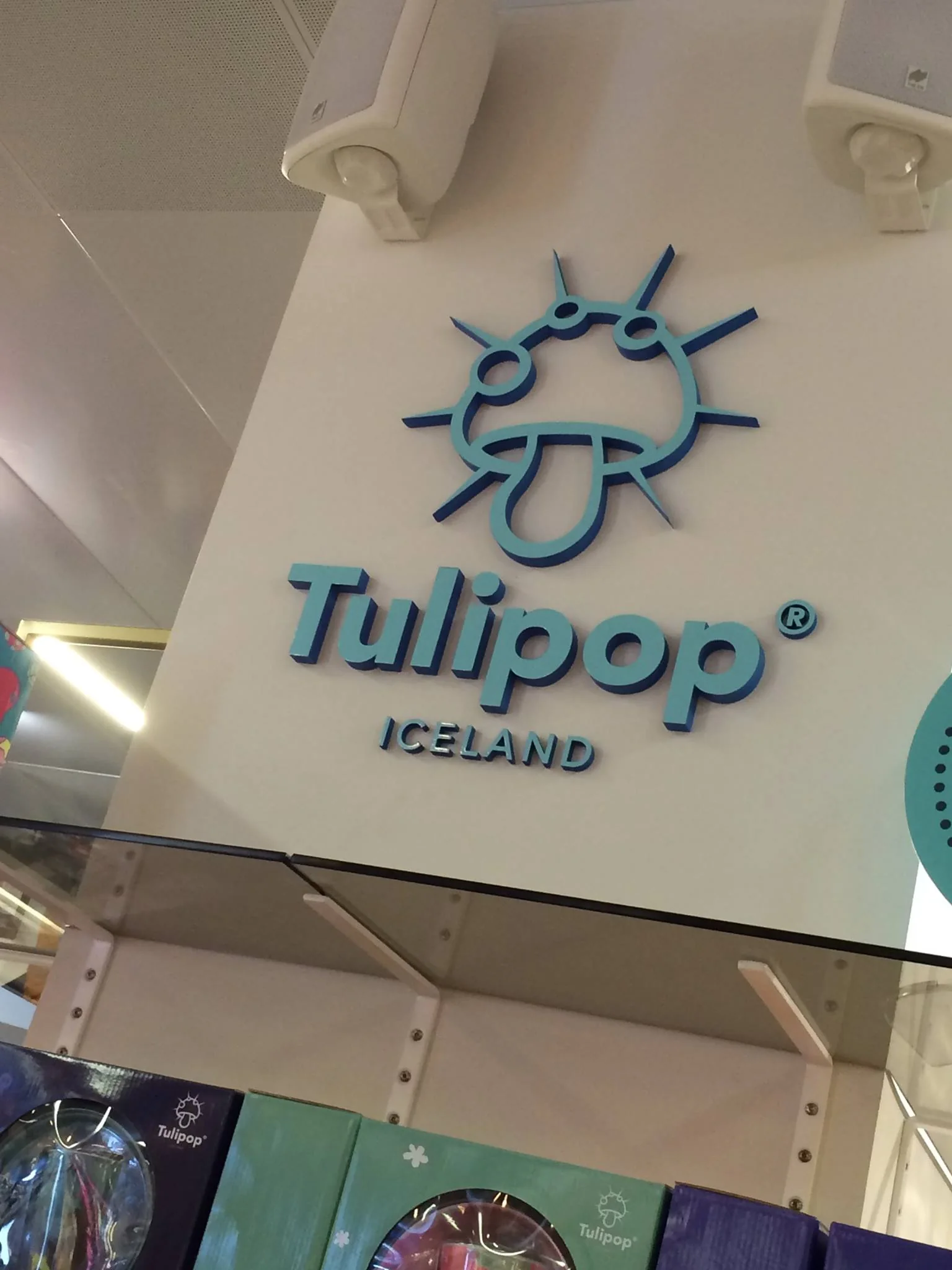 Tulipop-skilti í verslun